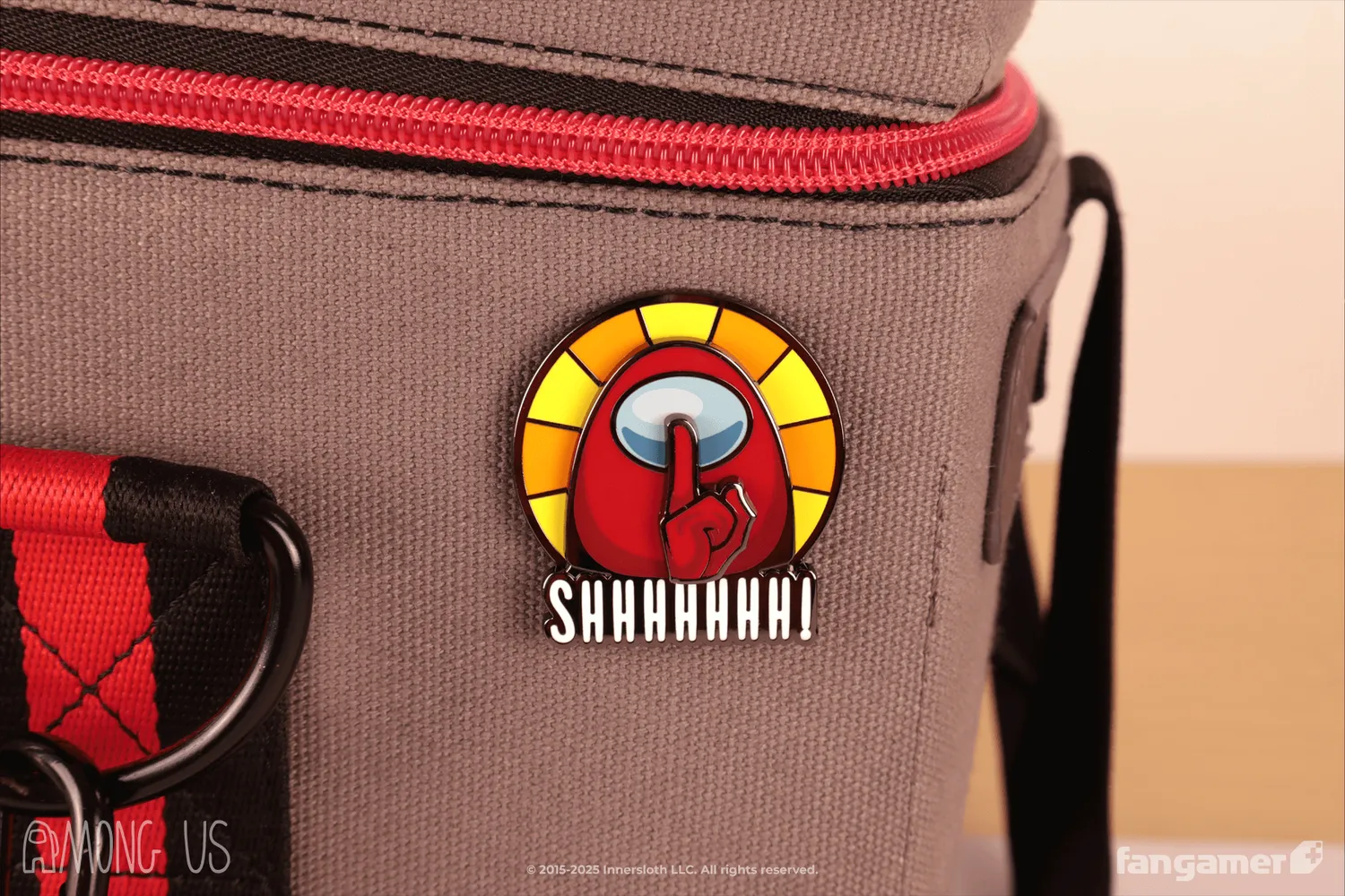 Fangamer Shhhhhhh! Spinning Pin Anstecker
