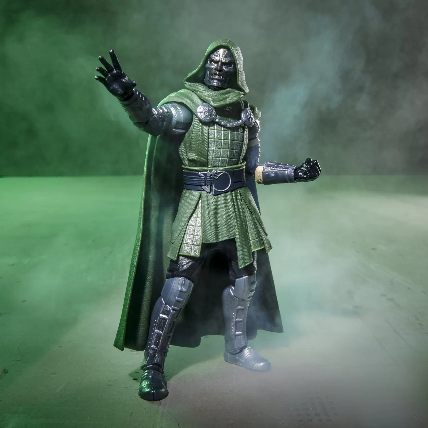 Marvel Legends Avengers: Doomsday Doctor Doom Actionfigur 15 cm