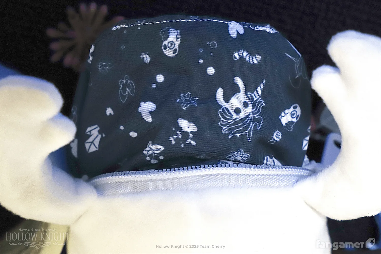 Fangamer Hollow Knight The Knight Retractable Pouch Plüschbeutel