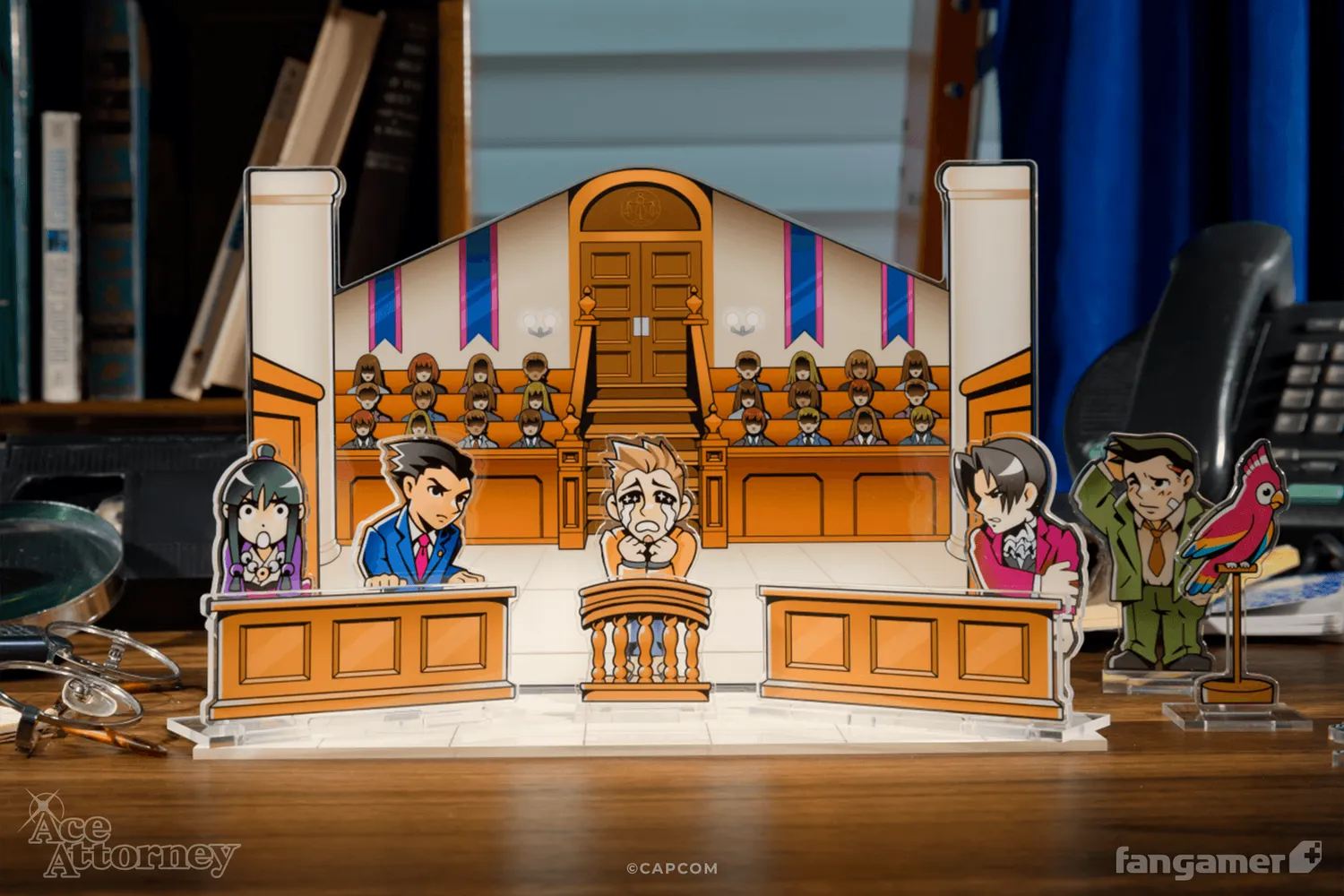 Fangamer Ace Attorney Courtroom Standee Acryl-Aufsteller 19-teilig