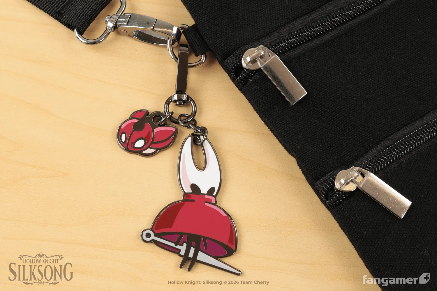 Fangamer Drifting Hornet Keychain Schlüsselanhänger