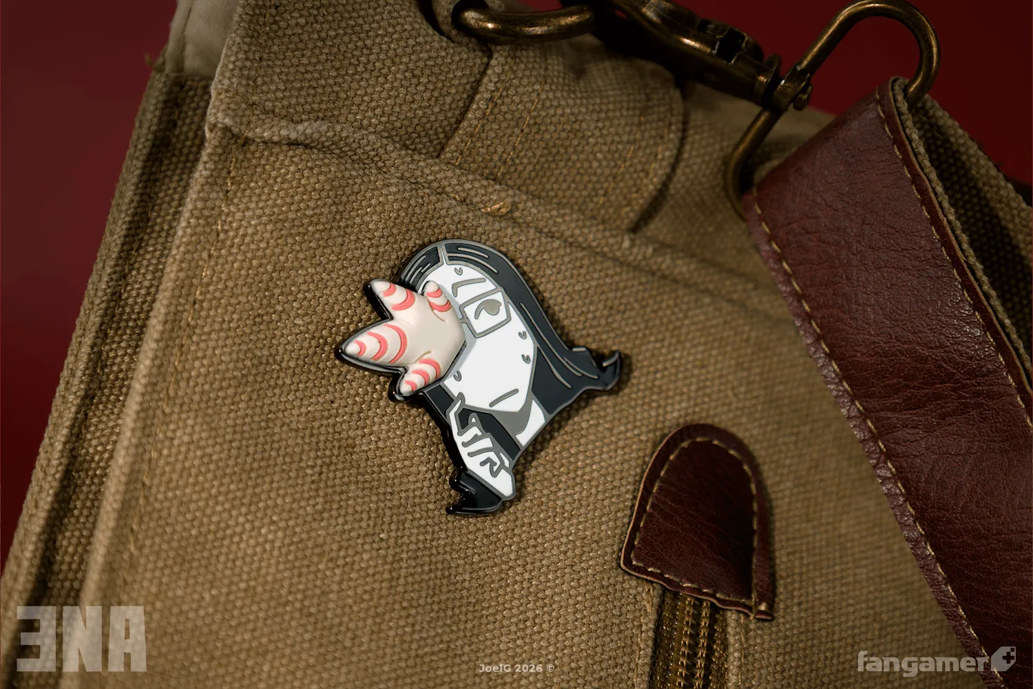 Fangamer ENA Coral Glasses Pin Emaille-Pin