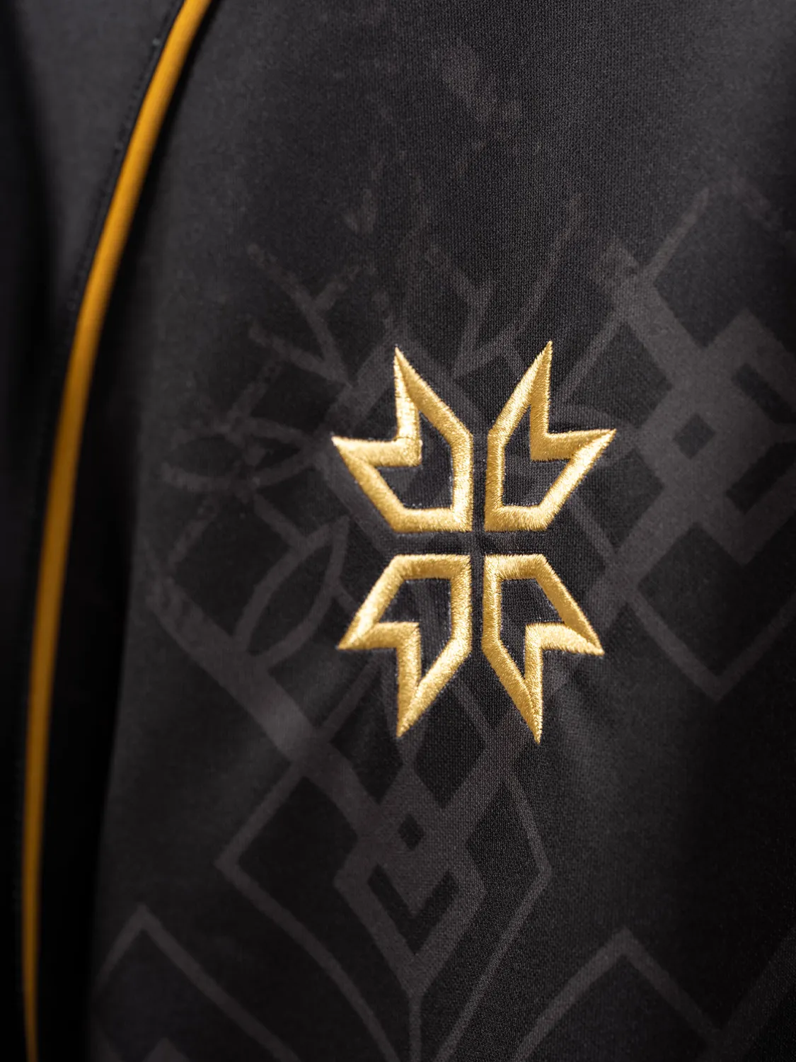 Clair Obscur Expedition 33 Obscur Jersey schwarz Gold