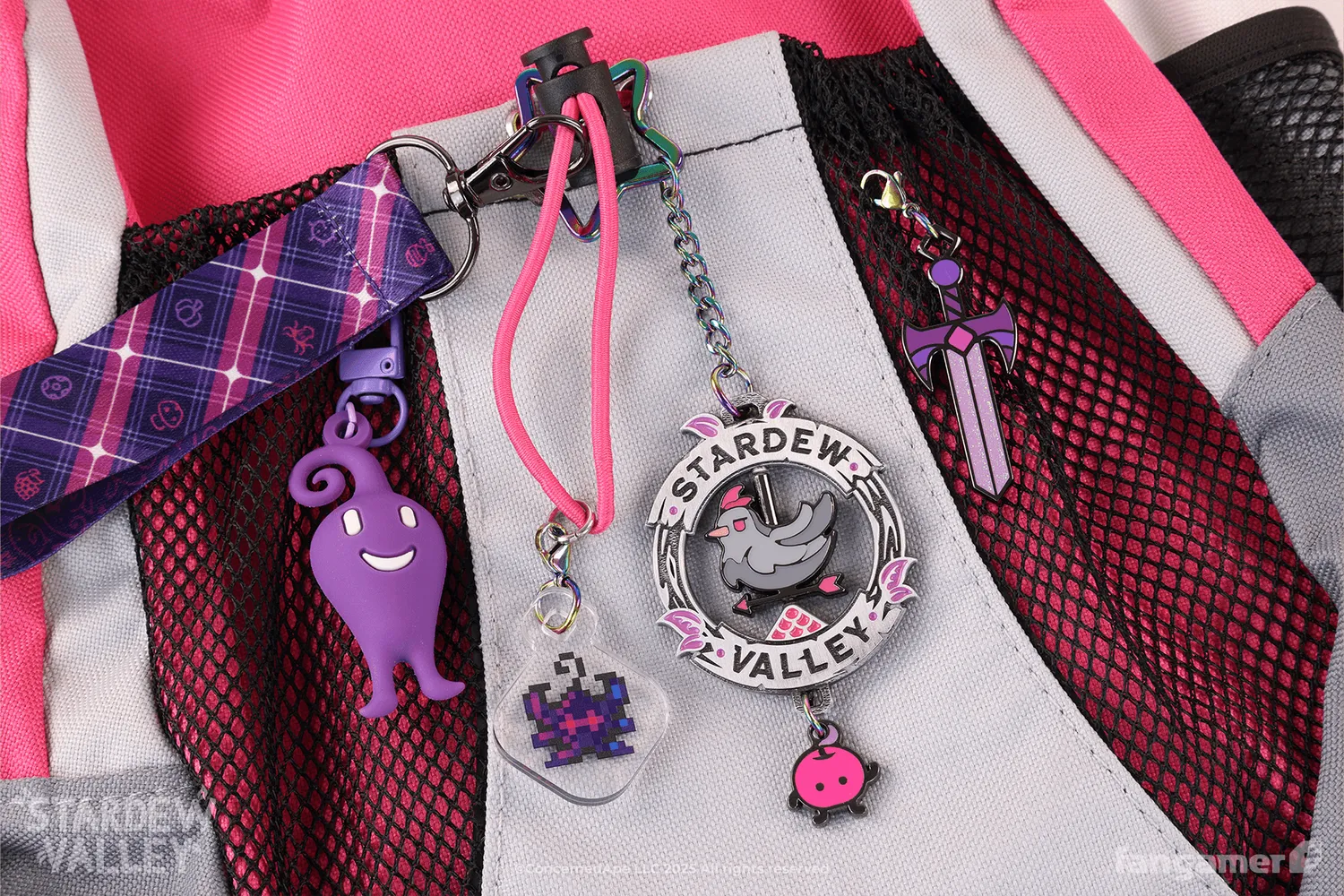 Fangamer Stardew Valley Void Farmer Schlüsselanhänger mit Charms