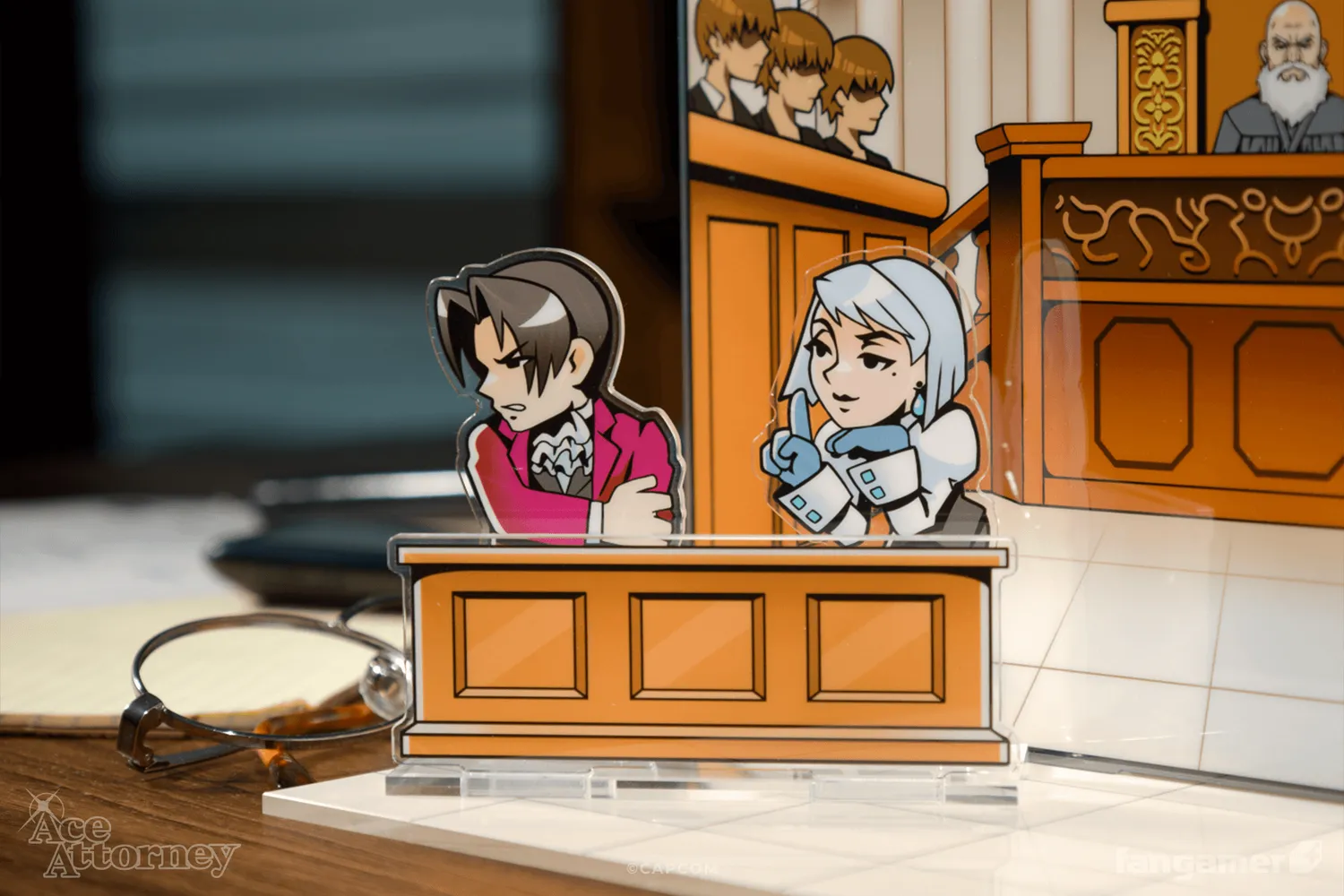 Fangamer Ace Attorney Courtroom Standee Acryl-Aufsteller 19-teilig