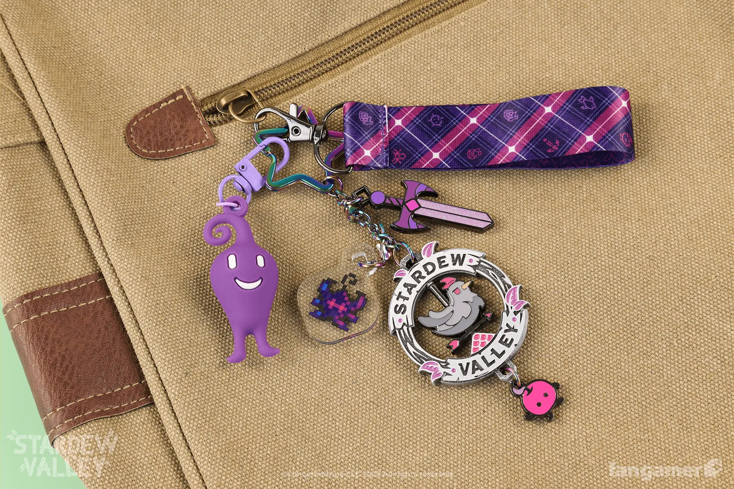 Fangamer Stardew Valley Void Farmer Schlüsselanhänger mit Charms
