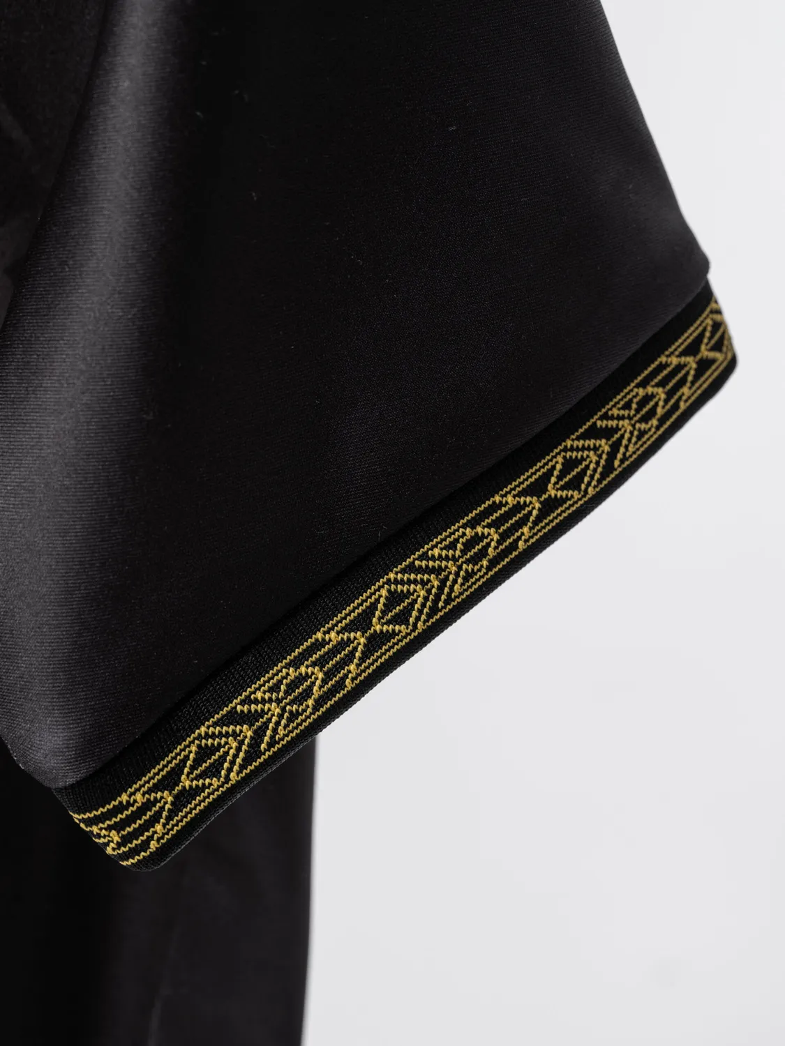Clair Obscur Expedition 33 Obscur Jersey schwarz Gold