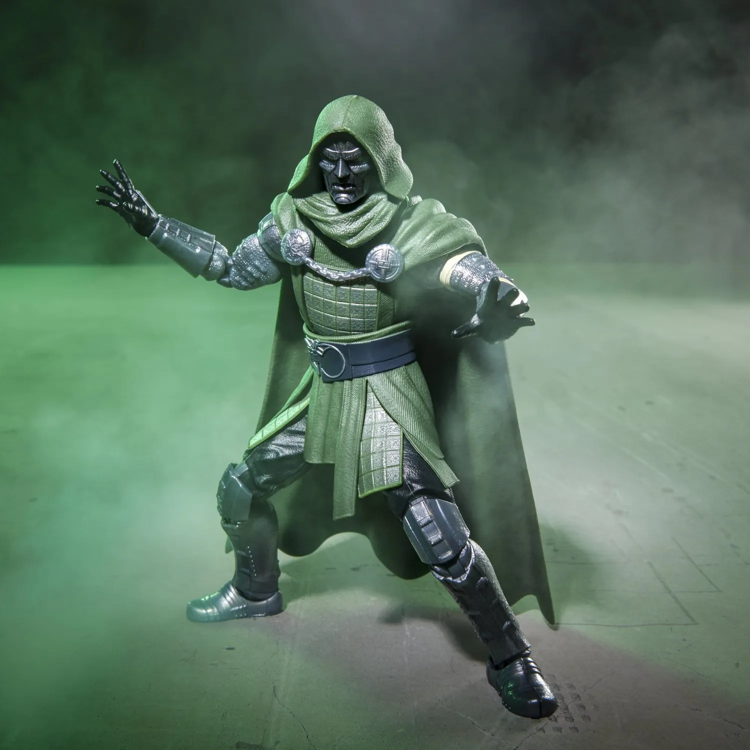 Marvel Legends Avengers: Doomsday Doctor Doom Actionfigur 15 cm