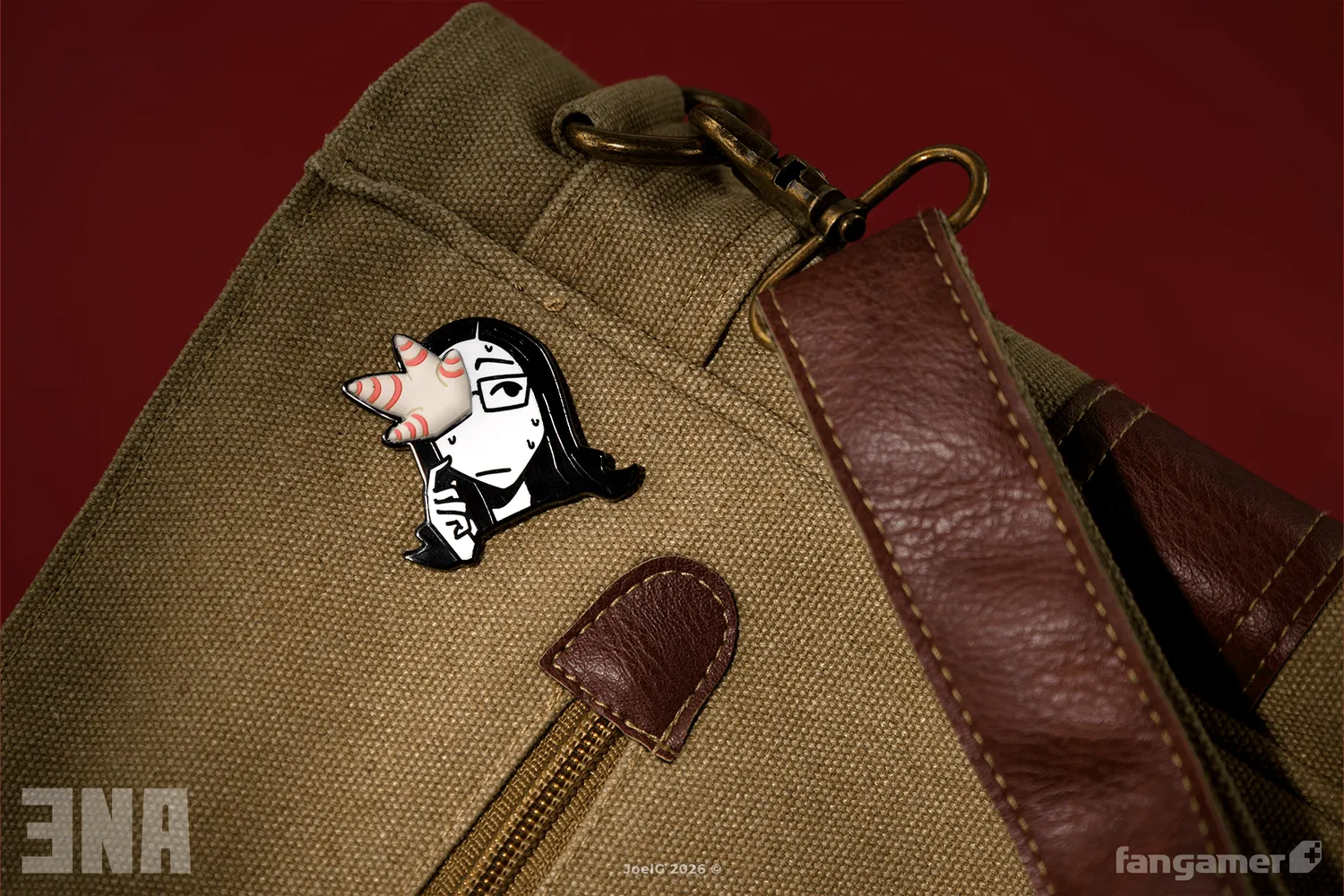 Fangamer ENA Coral Glasses Pin Emaille-Pin